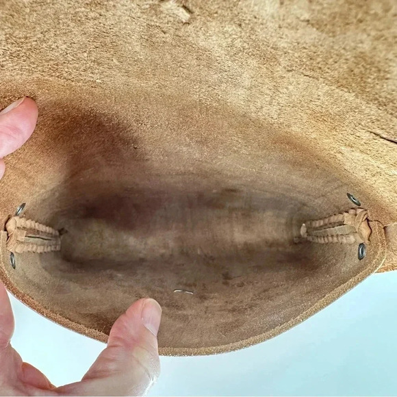 Handmade hard leather envelope case crossbody with magnetic closure - Picture 6 of 9